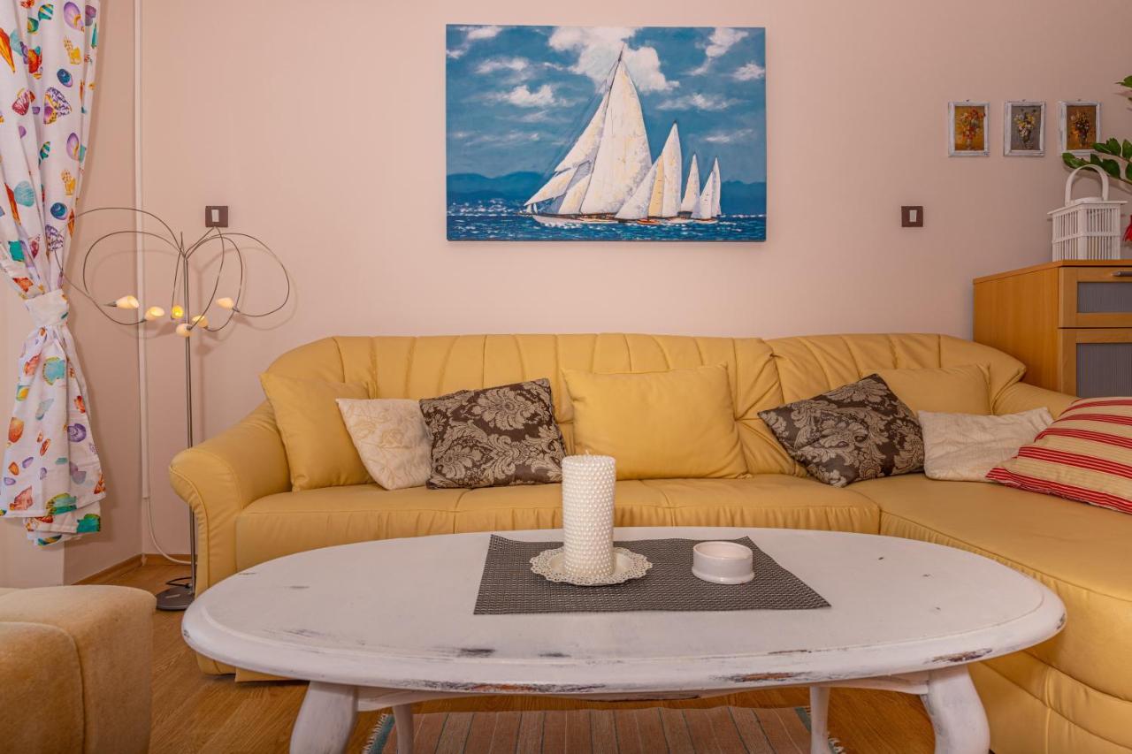 Apartmani Jasminka Dramalj Exterior foto
